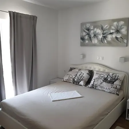 Ana, Razanj, Rogoznica, Hrvatska Rogoznica (Sibenik-Knin)