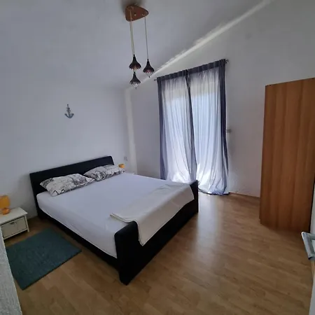 Ana, Razanj, Rogoznica, Hrvatska *