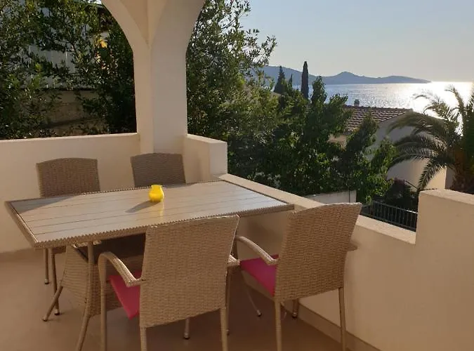 Ana, Razanj, Rogoznica, Hrvatska Rogoznica (Sibenik-Knin)