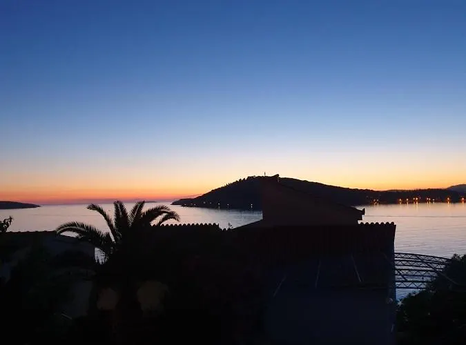 Ana, Razanj, Rogoznica, Hrvatska