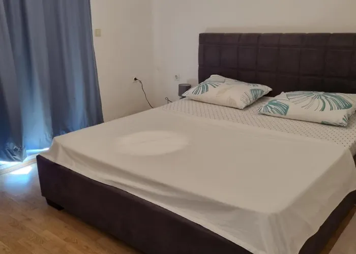 Ana, Razanj, Rogoznica, Hrvatska