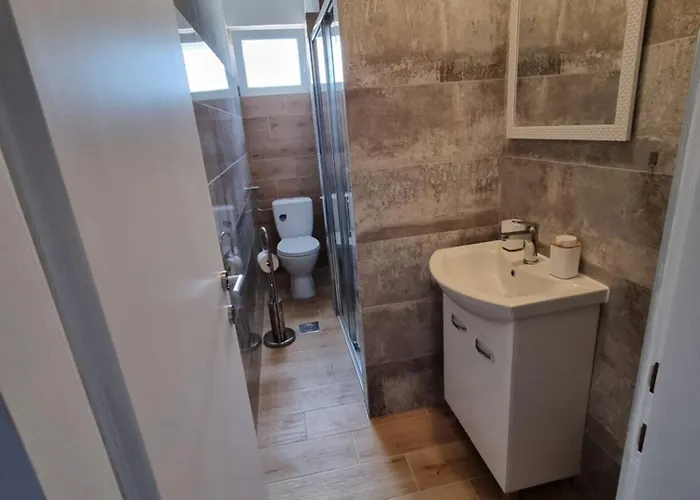 Ana, Razanj, Rogoznica, Hrvatska Rogoznica (Sibenik-Knin)