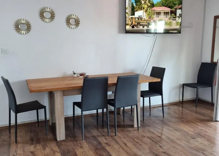 Ana, Razanj, Rogoznica, Hrvatska